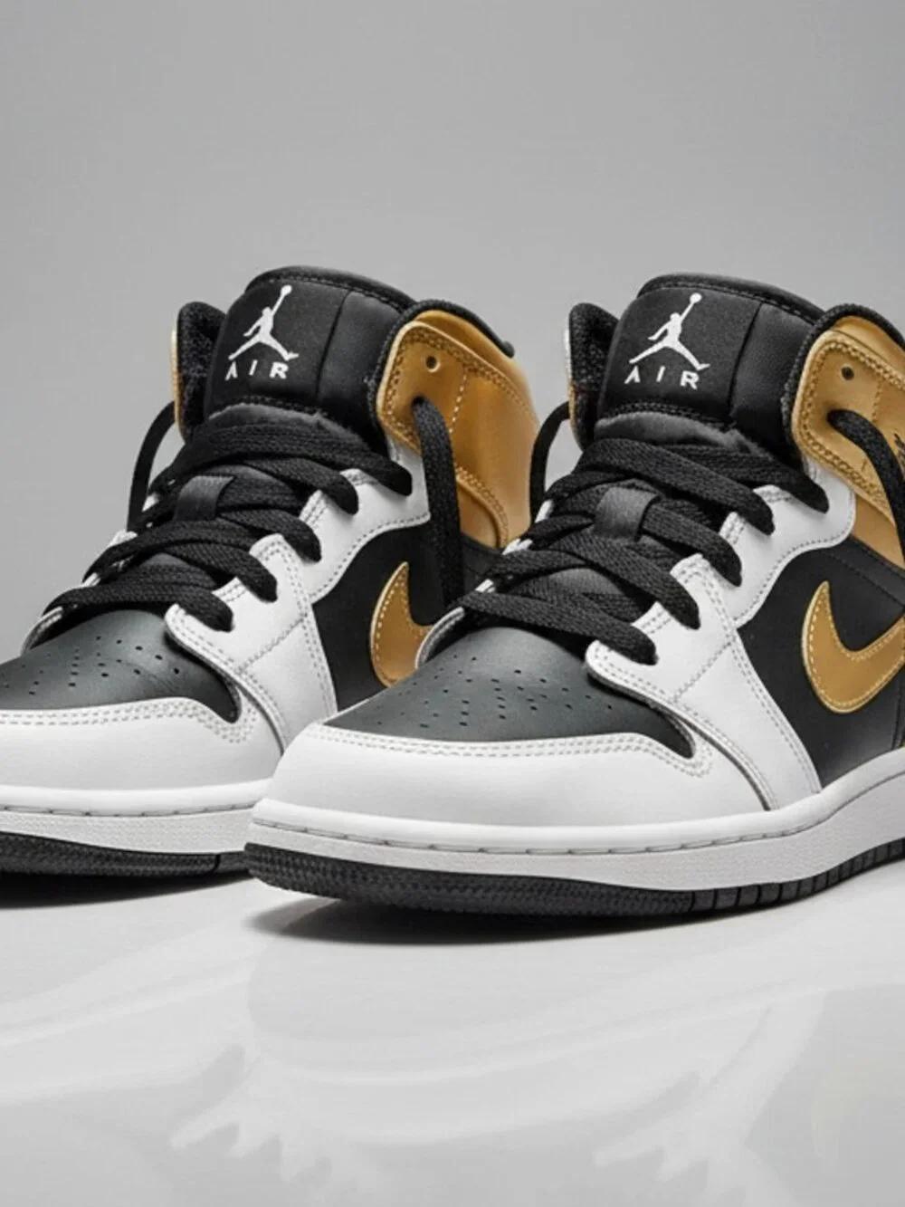 Jordan 1 Mid GS White/Gold/Black – 5.5Y